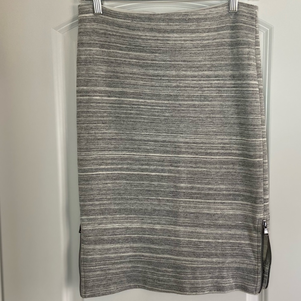 LOFT gray stretch skirt